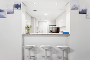 Apartment, 3 Bedrooms, Accessible, Smoking | Interior