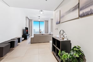 Apartment, 3 Bedrooms, Accessible, Smoking | Living room