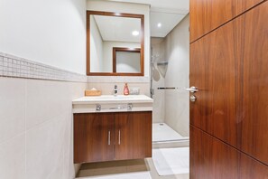 Appartement, 3 chambres, accessible aux personnes à mobilité réduite, fumeur | Salle de bain