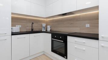 Kühlschrank, Ofen, Herdplatte, Geschirrspüler