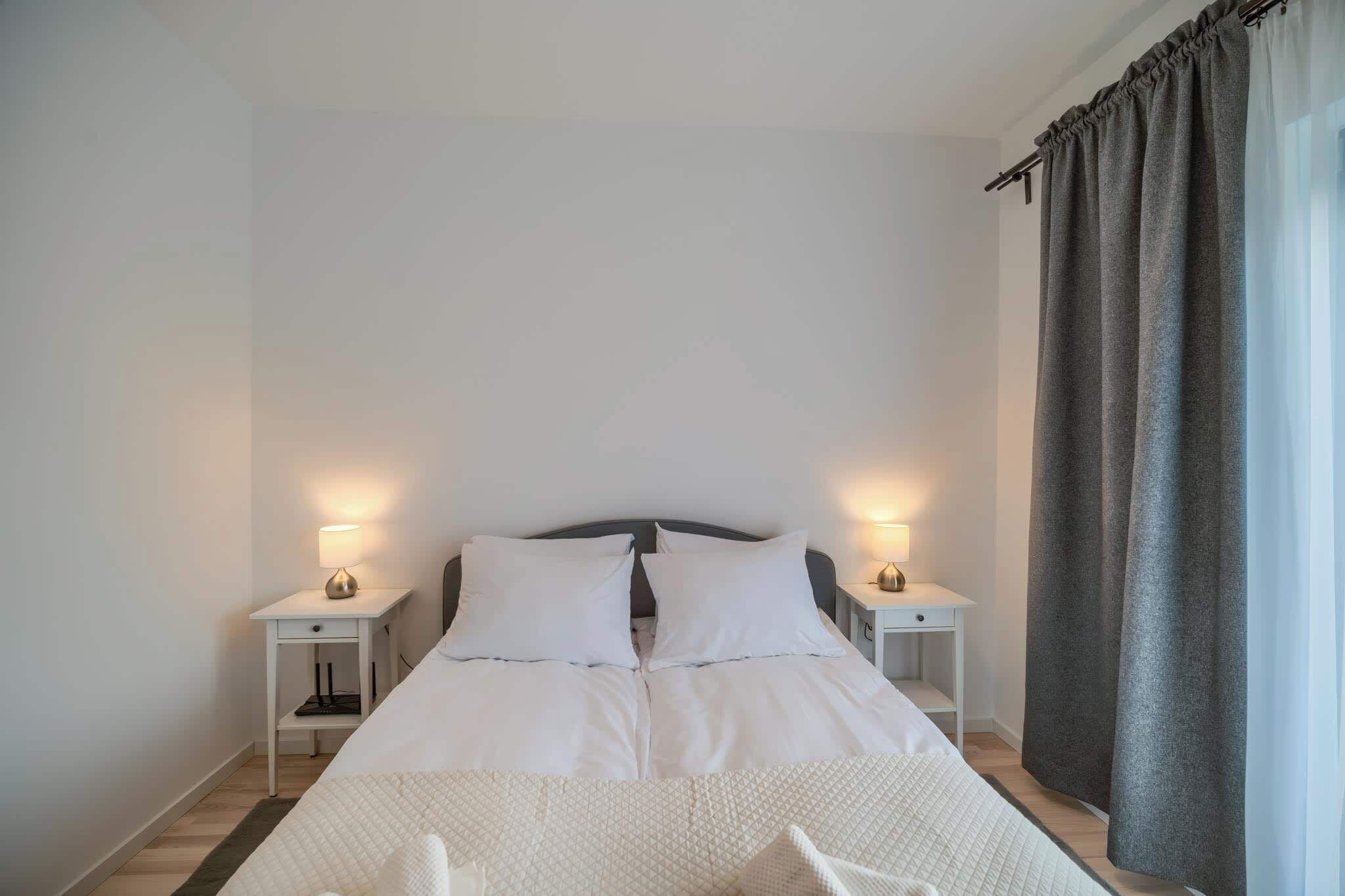 2 habitaciones, escritorio, tabla de planchar con plancha y wifi 