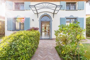 تفاصيل الفندق من الخارج