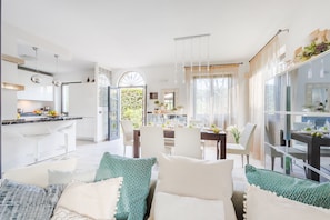 TV - Modern Villa with Pool in Tonfano Marina di Pietrasanta (Marina di Pietrasanta)