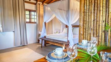 Vila luxo, cozinha americana, vista para a piscina | Wi-Fi de cortesia