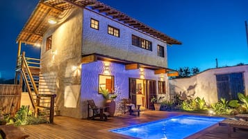 Fassade der Unterkunft – Abend/Nacht