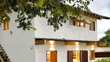 Deluxe Bungalow, Kitchenette, Garden View | Free WiFi, bed sheets