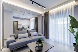 Superior Apartment K1 with a Balcony | Blackout curtains, soundproofing, iron/ironing board, free WiFi - The Kokoon Volos Comfort Living (Volos)