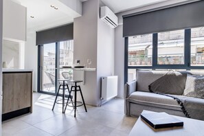 Leilighet, balkong, byutsikt (K4R Loft) | Blendingsgardiner, lydisolert, strykejern/-brett og wi-fi (inkludert)