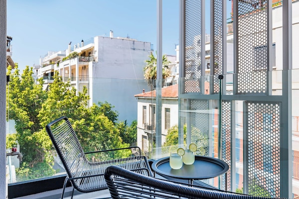 Apartemen Deluks, balkon, pemandangan kota | Tirai kedap cahaya, kedap suara, setrika/meja setrika, dan Wi-Fi gratis