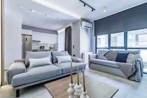 Deluxe Apartment K3 with a Balcony | Blackout curtains, soundproofing, iron/ironing board, free WiFi - The Kokoon Volos Comfort Living (Volos)