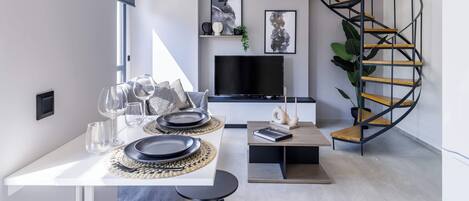 Apartamento, balcón, vistas a la ciudad (K4R Loft) | Cortinas opacas y sistema de insonorización