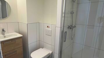 House | Bathroom | Hair dryer, towels, shampoo