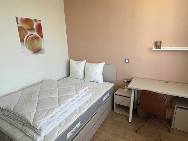 1 bedroom, laptop workspace, iron/ironing board, bed sheets - Comfort Studio in a Premium Residence- Sport/cinema (Huningue)