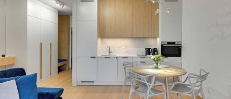 Deluxe Apartment, City View | Private kitchen | Fridge, microwave, oven, stovetop