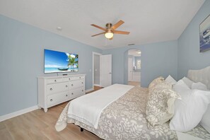 5 bedrooms, iron/ironing board, WiFi, bed sheets - Epic Legacy Park Poolside Retreat (Davenport)