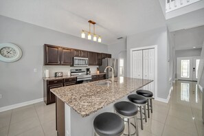 Fridge, microwave, oven, stovetop - Epic Legacy Park Poolside Retreat (Davenport)