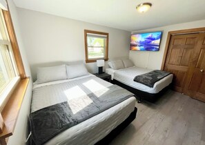 4 soverom, skrivebord, strykejern/-brett og wi-fi (inkludert)