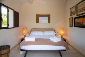 3 bedrooms, iron/ironing board, travel cot