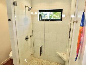 Shower, hair dryer, towels, shampoo