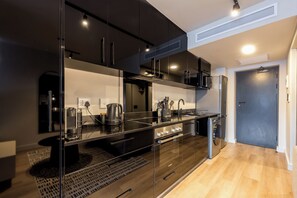 Refrigerador, microondas, horno, placa de cocina