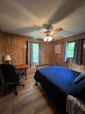 2 chambres, bureau, fer et planche à repasser, Wi-Fi gratuit