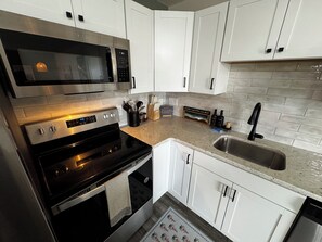 Mikrowelle, Ofen, Herdplatte, Geschirrspüler