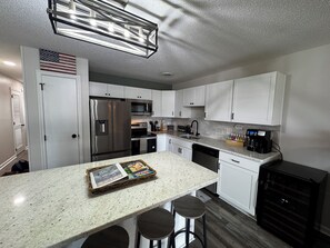 Microondas, horno, placa de cocina, lavavajillas