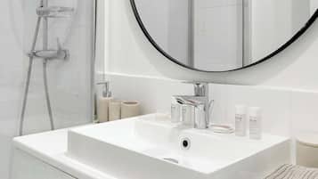 Shower, hair dryer, shampoo