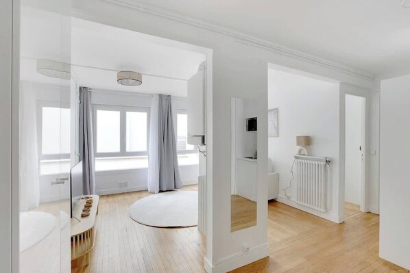 1 dormitorio, tabla de planchar con plancha, wifi y ropa de cama