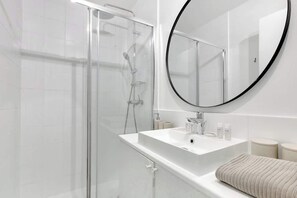 Ducha y secador de pelo