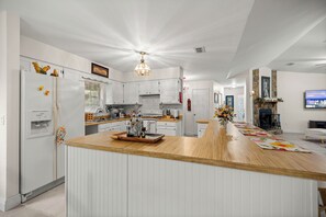 Mikrowelle, Ofen, Herdplatte, Geschirrspüler