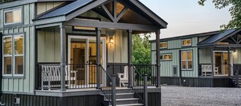 Private retreat w/fire pit & 15mi trails falls