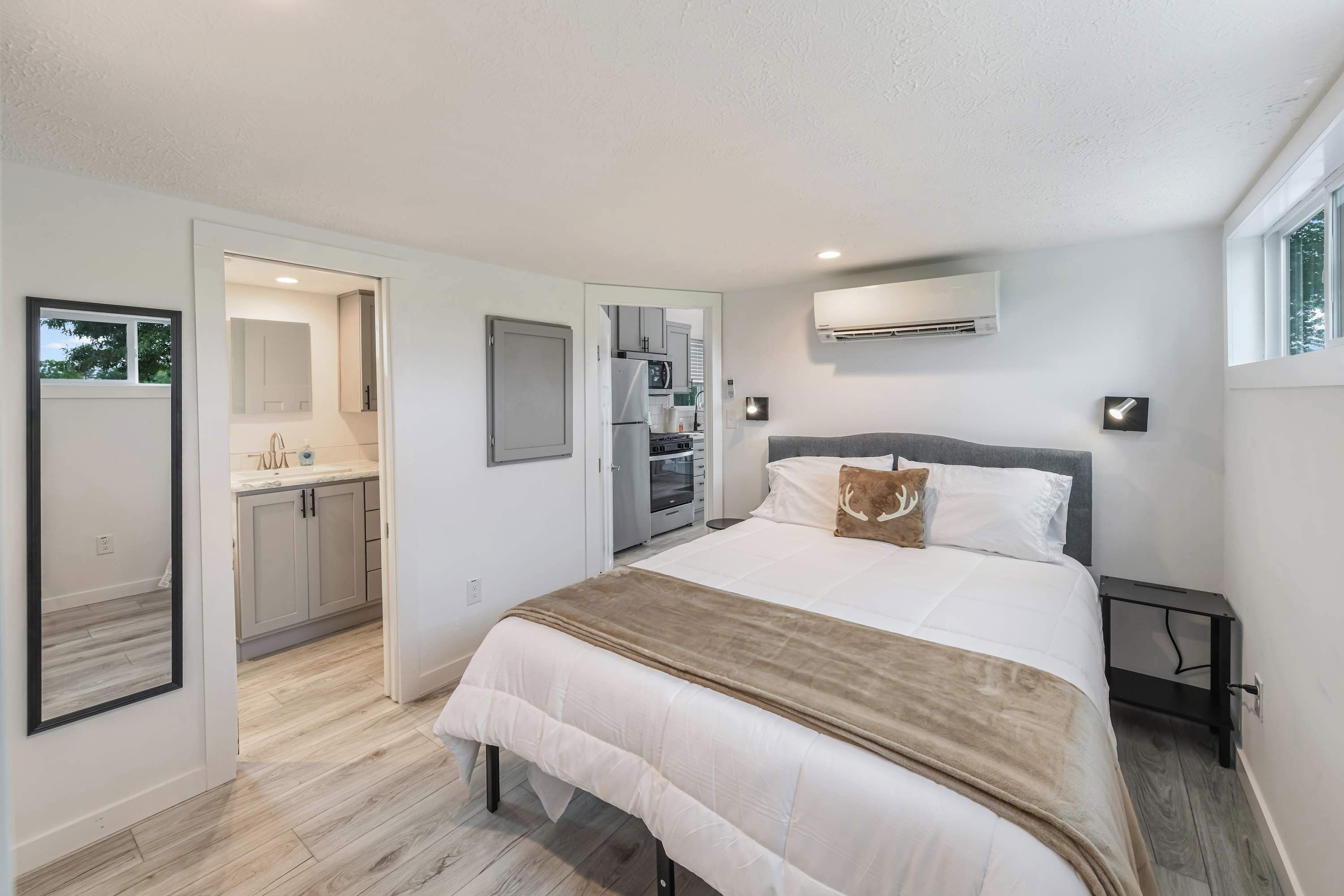 11 bedrooms, desk, iron/ironing board, travel crib