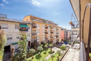 Appartement Deluxe, 2 chambres, terrasse, vue ville | Vue sur le jardin