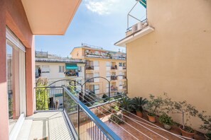 Appartement Deluxe, 2 chambres, terrasse, vue ville | Terrasse/Patio