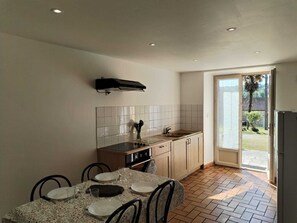 Micro-ondes, four, plaque de cuisson, lave-vaisselle