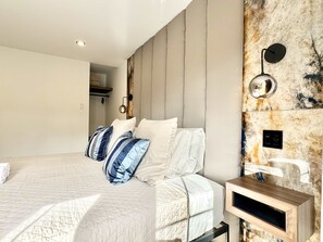 2 bedrooms, iron/ironing board, travel cot, WiFi