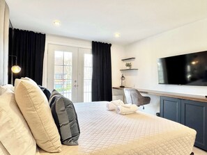 2 habitaciones, tabla de planchar con plancha, cuna de viaje y wifi 