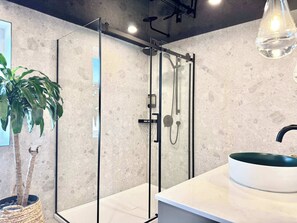 Shower, hair dryer, towels, shampoo