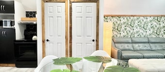Le Wolfe\ 2 Bedrooms\ 2 min Falls \ Free Parking