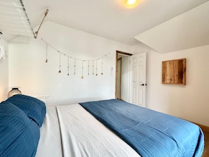 Iron/ironing board, travel crib, WiFi, bed sheets