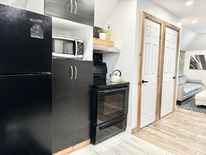 Refrigerador, microondas, horno y parrilla de estufa 