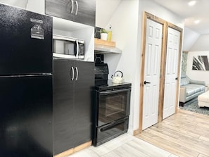 Refrigerador, microondas, horno, placa de cocina