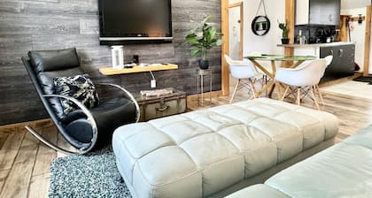 Le Wolfe\ 2 Bedrooms\ 2 min Falls \ Free Parking