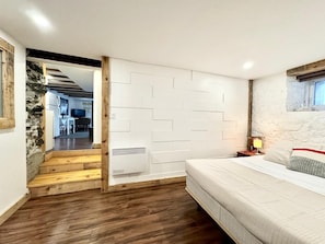 1 chambre, fer et planche à repasser, lit de bébé portatif, Wi-Fi