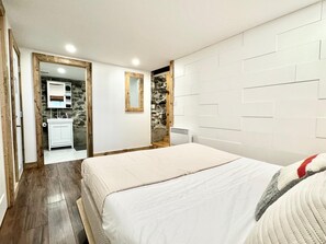 1 habitación, tabla de planchar con plancha, cuna de viaje y wifi 