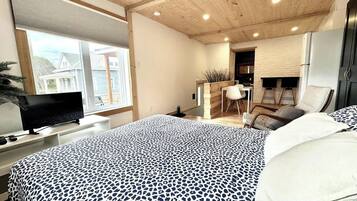 1 bedroom, iron/ironing board, travel cot, WiFi