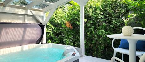 Bain à remous extérieur