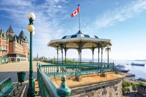 Property grounds - The Coziest | Hot Tub | EV Charger & Free Parking (Québec City)