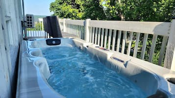 Bathtub spa outdoor